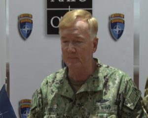 Komandant združenih NATO snaga u Napulju admiral Džejms Fogo