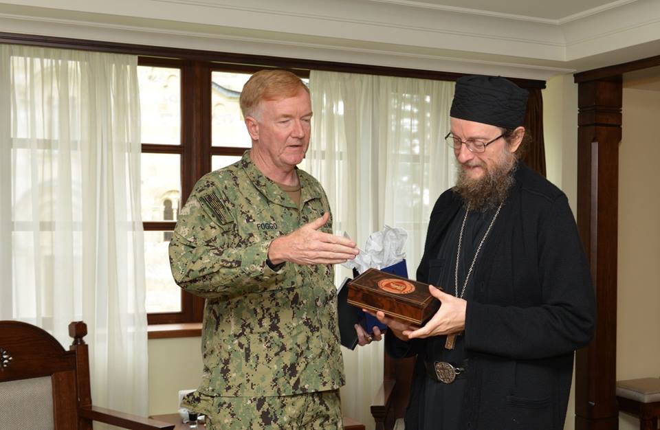Admiral Fogo i arhimandrit Sava, brojanica na dar