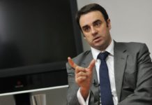 Rori O’Konel: Tenzije skreću pažnju sa građana i njihovog života