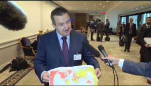 Ivica Dačić sa mapom