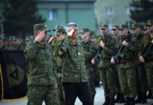 Basuener: Kosovska vojska, paravan za dogovor Vučića i Tačija Hašim Tači na smotri KBS