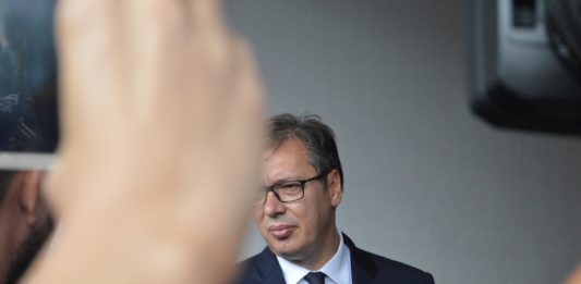 Vučić: Zaradiću mnogo para od knjige o "obojenoj revoluciji", mogu da napišem jednu i o Kosovu