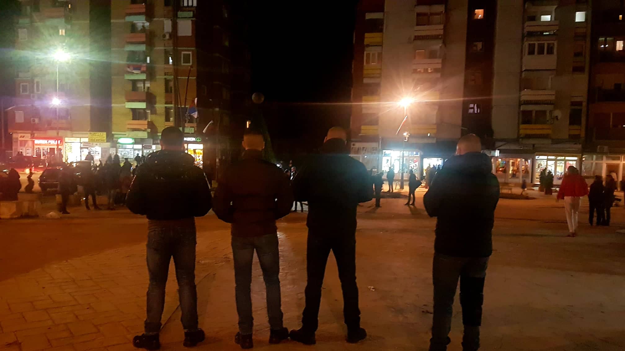 Braduljice posmatraju protest u Kosovskoj Mitrovici