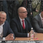 U kasarni u Raški potpredsednik Srpske liste sa saborcima na sastanku s predsednikom Susret Srba sa KiM sa Prdsednikom u kasarni Vojske RS u Raški okviru kampanje "Srbija je na dobrom putu"