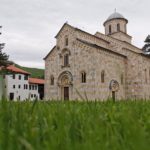 KFOR commander visits the SPZ in Decani; Ramosaj: Works suspended until Monday at Hoti’s request Manastir Visoki Dečani