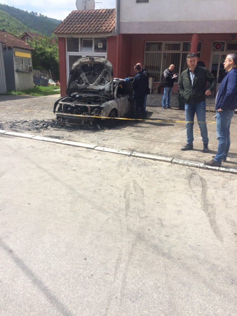 Zapaljen auto u Zubinom Potoku