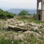 Odbijen zahtev za posetu vernika Mušutištu, nije poštovana institucionalna komunikacija, tvrdi policija; Kancelarija: Kurti ne želi Srbe Manastir Musutiste