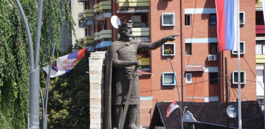 Knez Lazar Spomenik Mitrovica