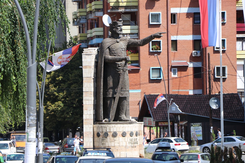 Knez Lazar Spomenik Mitrovica