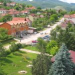 Kancelarija za KiM i SL: Privedena dvojica direktora škola u Kamenici, jedan od njih prijavio izborne nepravilnosti; Navodno uzeta školska dokumentacija