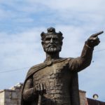 Dva protesta u isto vreme: U KM protiv SL i Vučićeve „veleizdaje“, u Štrpcu zbog ranjavanja mladića Knez Lazar Mitrovica centar spomenik kružni tok