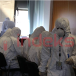 Službenici CIK-a verifikuju glasove pristigle poštom iz Srbije u zaštitnim odelima CIK
