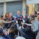 Amerika otkazuje ulaganja na Kosovu dok se ne ukinu takse Ričard grenel ispred sedišta LVV