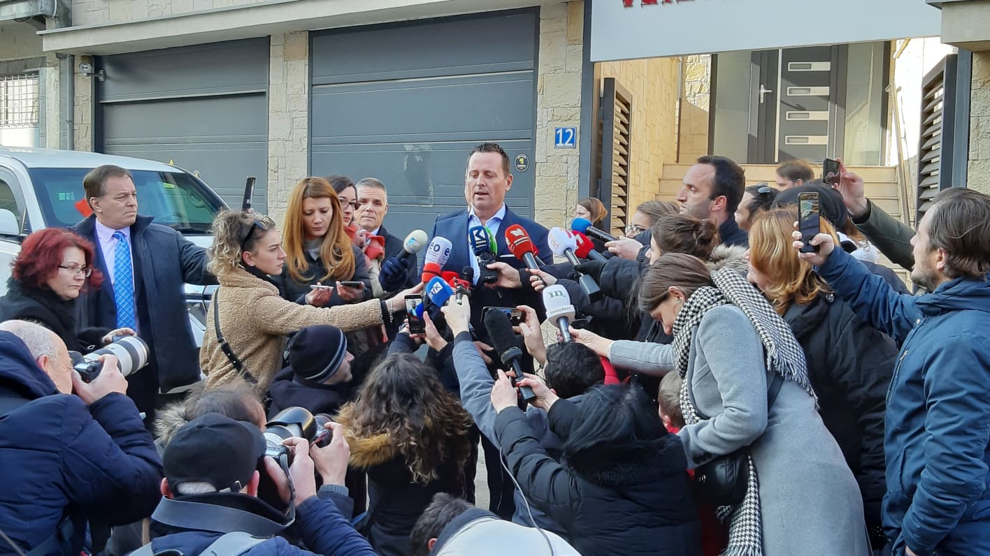 Ričard grenel ispred sedišta LVV