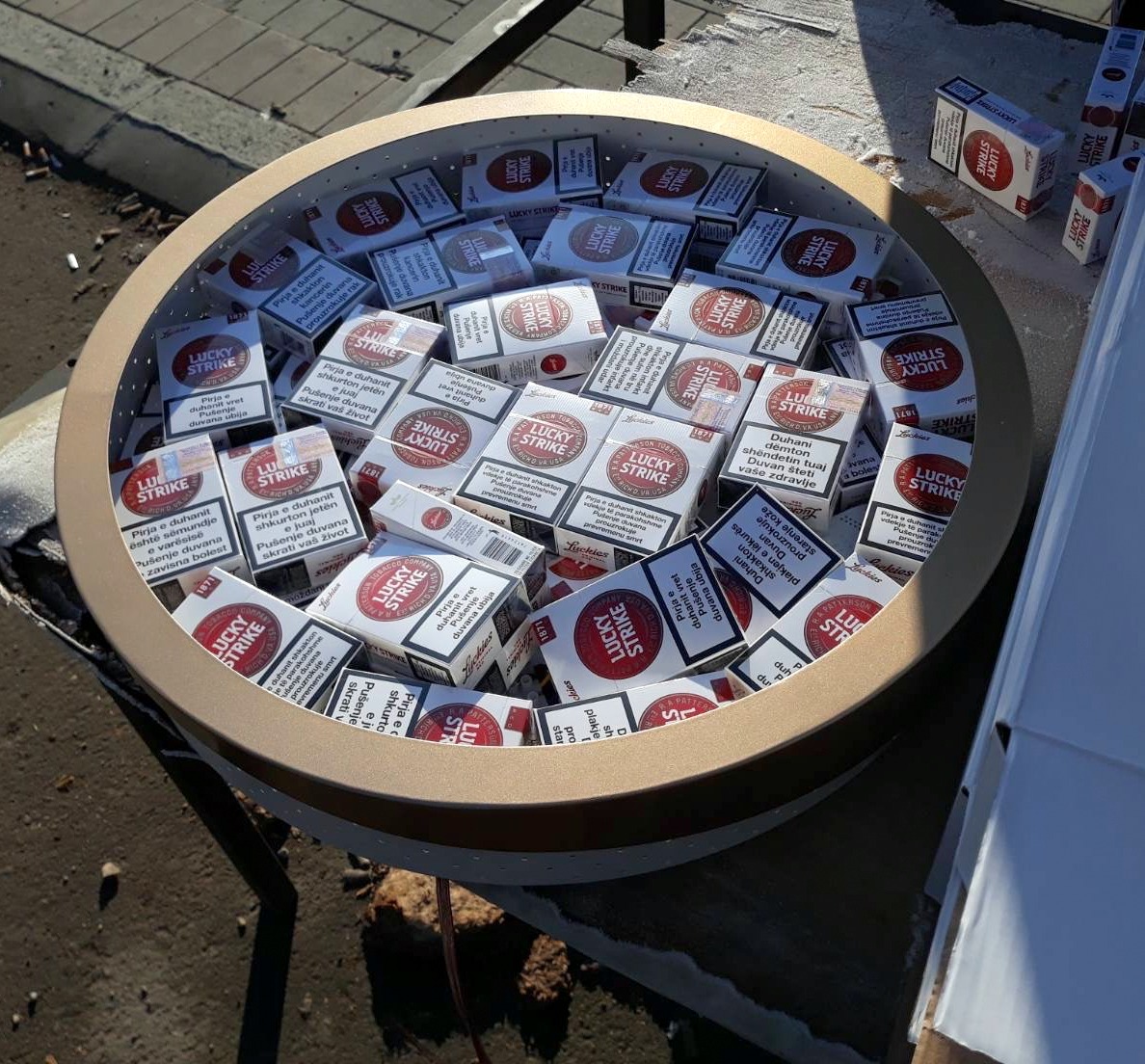 cigarete u plafonjerama na Maerdaru