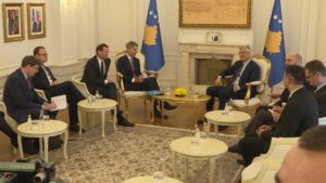 Tači savetnici merkel i makron