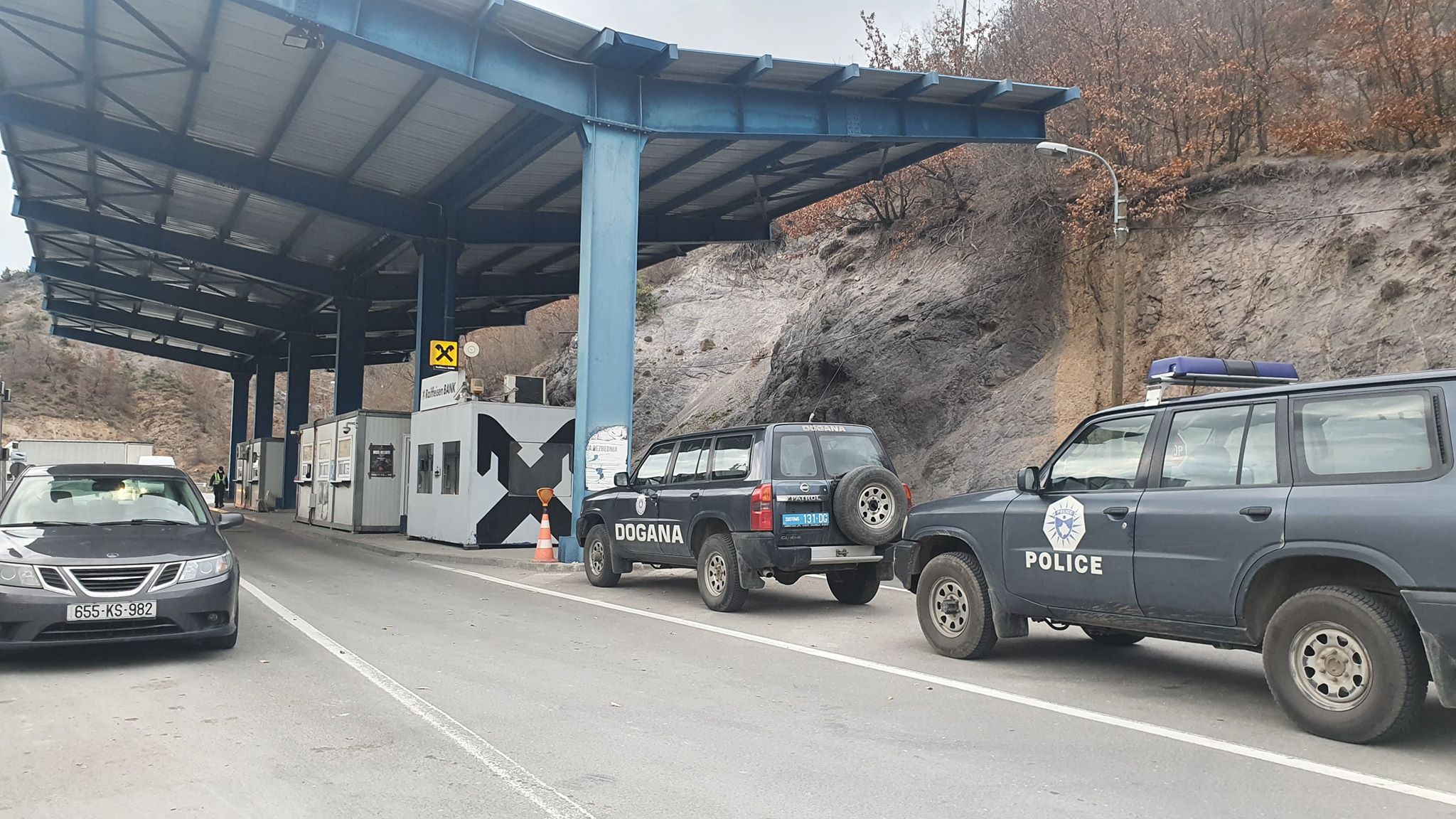 Policija Kosova: Otvoreni za saobraćaj prelazi Jarinje i Brnjak