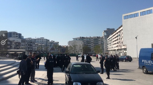 Policija ispred Hrama Hristovog Vaskrsenja