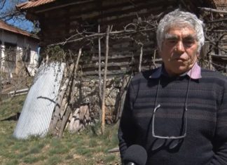 80-godišnji profesor fizičke kulture i dalje drži čas