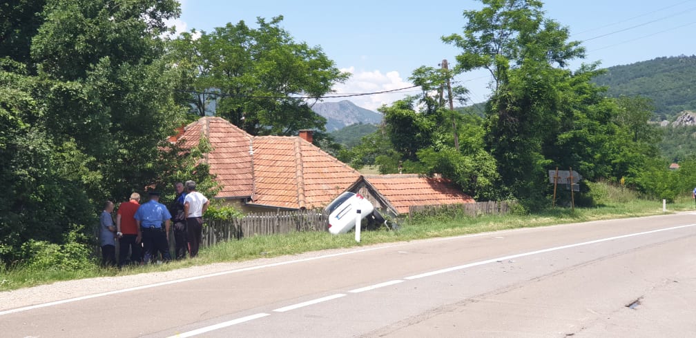Saobraćajna nezgoda u Lešku