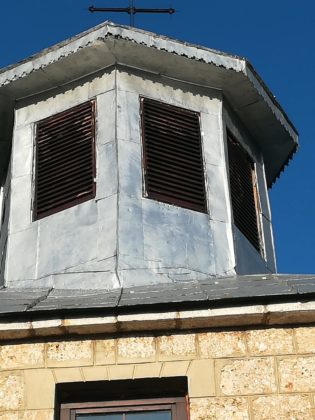O&scaron;tećena crkva