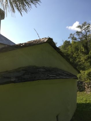 O&scaron;tećena crkva