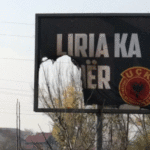 Umetnici u kampanji podrške optuženima za ratne zločine; Izgoreo bilbord u Gračanici