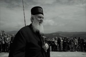 Bečković: Za kratko vreme skršila su se dva noseća stuba SPC Akademik i pesnik Matija Bećković ocenio je da je smrt patrijarha Irineja veliki gubitak za srpsku crkvu i vernike. "U neredovnim, tragičnim vremenima u kojima živi današnji svet, našao se i srpski narod, njegova crkva, vernici i arhijereji. Posle episkopa valjevskog Milutina, za kratko vreme su se skršila dva noseća stuba Srpske pravoslavne crkve - mitropolit crnogorski Amfilohije i patrijarh srpski Irinej. Uz nevolje koje prate čitavo pravoslavlje, srpska crkva se zaljuljala i našla na velikom iskušenju. Ali, kako nas uče i ohrabruju protekli vekovi - onaj treći, nevidljivi, nesalomivi stub držač će i ovog puta obezbediti njenu budućnost i večnost", izjavio je Bećković za Kurir.