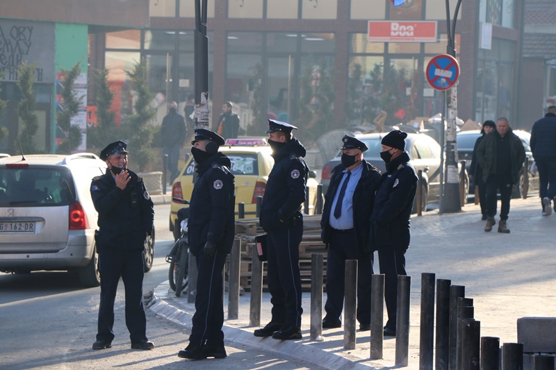 Policajci, mere maske, epidemija