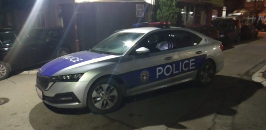 Kosovska policija tuča Mitrovica bb