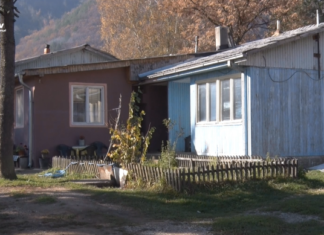 Raseljeni u Z. Potoku i Leposaviću: Građani smo drugog reda, želimo samo svoj krov nad glavom Raseljeni u Zubinom Potoku i Leposaviću: Građani smo drugog reda, želimo samo svoj krov nad glavom