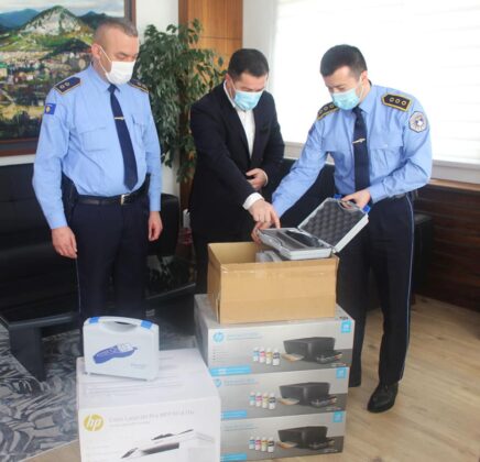 Gradonačelnik Leposavič donirao policijij