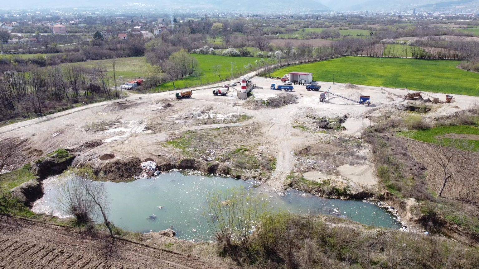FOTO: Jedan od pogona za separaciju peska pored Pećke Bistrice