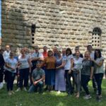 Mladi iz Mitrovice očistili crkvu u Samodreži Samodreža mladi Mitrovica čišćenje crkva crkve