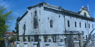 Oštećena crkva