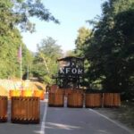 Express: KFOR zamenio stare barikade novim u blizini V.Dečana; Gradonačelnik zahteva da se uklone