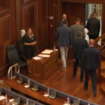Koha: Poslanici Srpske liste vratili mandate kosovskoj skupštini Srpska lista napustila sednicu