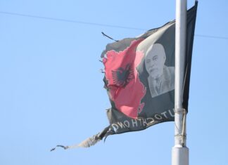 Zastave/ zastava u Južnoj Mitrovici