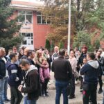 Kosovska Mitrovica: Roditelji započeli proteste zbog toga što im deca ne idu u školu