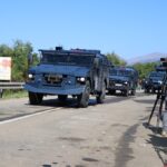 Media ‘patrolling’ of KSF jeeps Jarinje barikade Specijalci Specijalne jedinice
