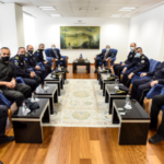 Kurti na sastanku sa rukovodstvom KP, zahvalio se zbog zalaganja specijalaca na Severu Kurti sa policajcima i direktorom policije