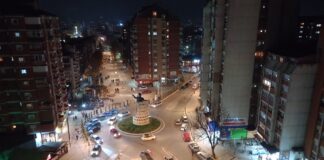 Kosovska Mitrovica Sever trg noć