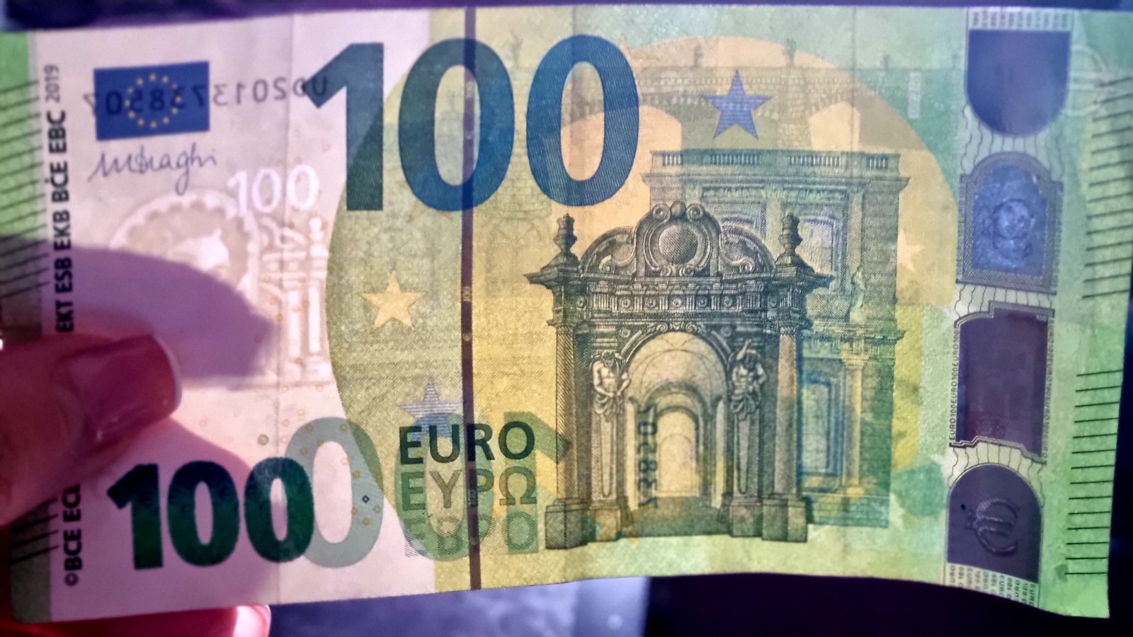 Novac evri evro korupcija 100 evra