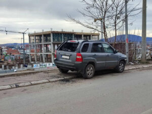 Auto mitrovica prozor