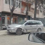 Saobraćajna nezgoda u Sutjeskoj, vozilo naletelo na parkirane automobile? saobraćajna nesreća