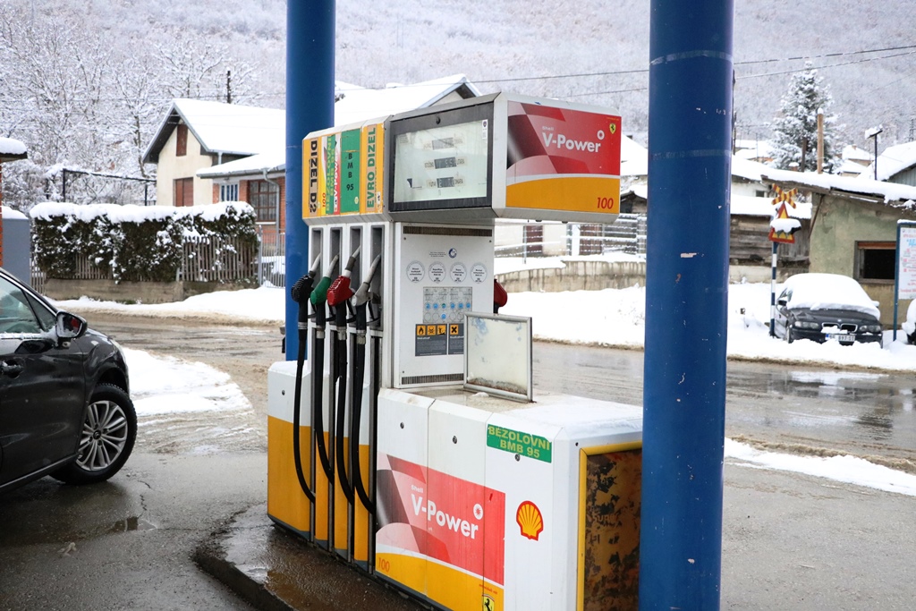 Cene dizela i benzina porasle za po tri dinara