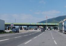 Hiljade građana sa Kosova krenule ka Albaniji: Za četiri sata preko Morine prošlo više od 12.000 putnika Prelaz Morina