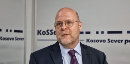 Ambasador SAD Džef Hovenijer Intervju