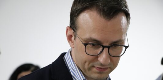 Petković sa Sorensenom: Uskoro trilaterala, tužilaštvo uručilo pozive Eleku i drugima zbog barikada