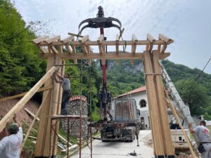 Crna Reka Manastira kapija